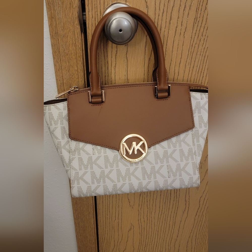 Micheal Kors purse